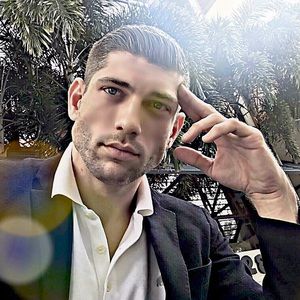 Meet your Posher, Jason